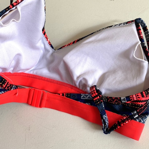Protest bikini Top ONLY, NWT, Size XL - Picture 5 of 6